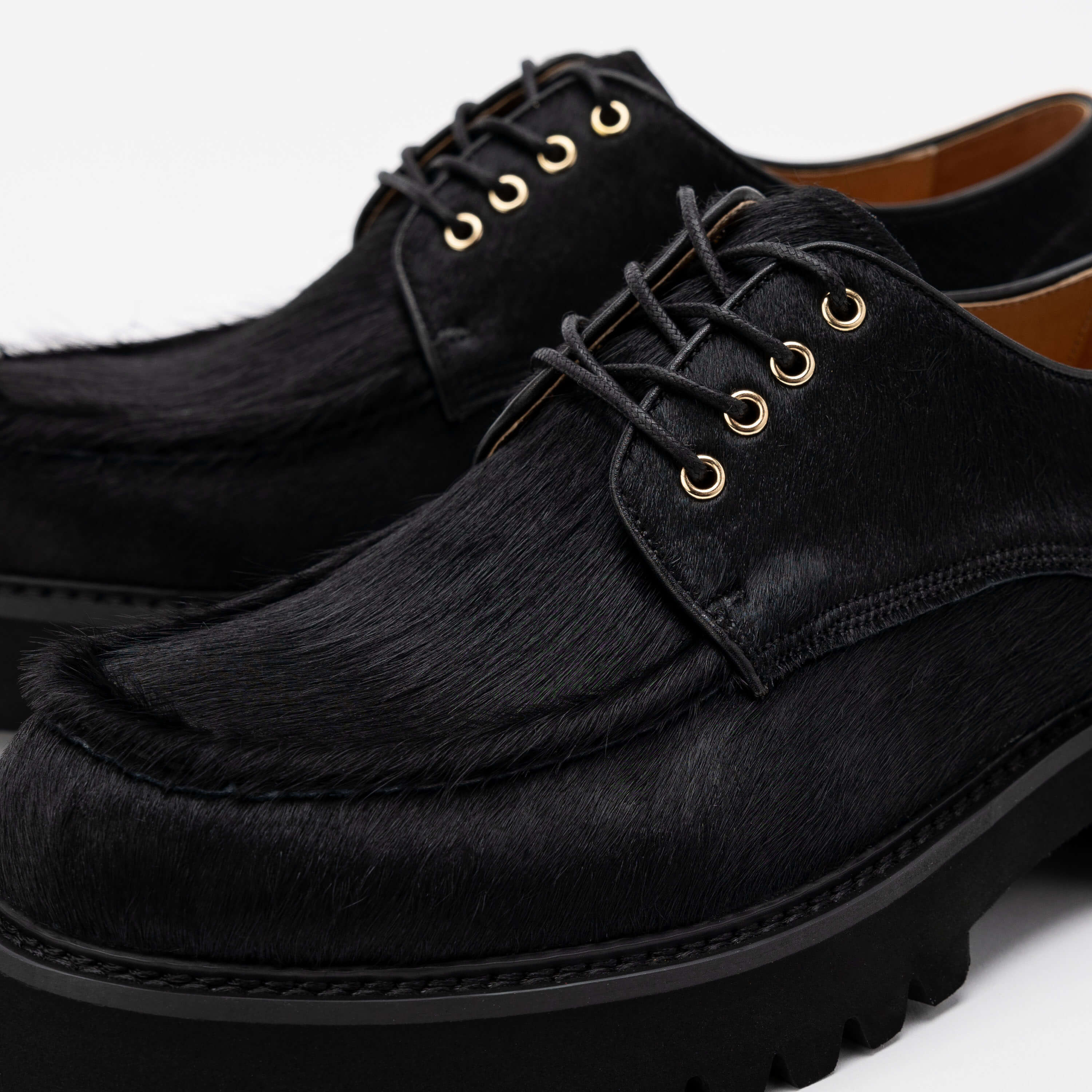 Luca Black Horse Lug Derbys