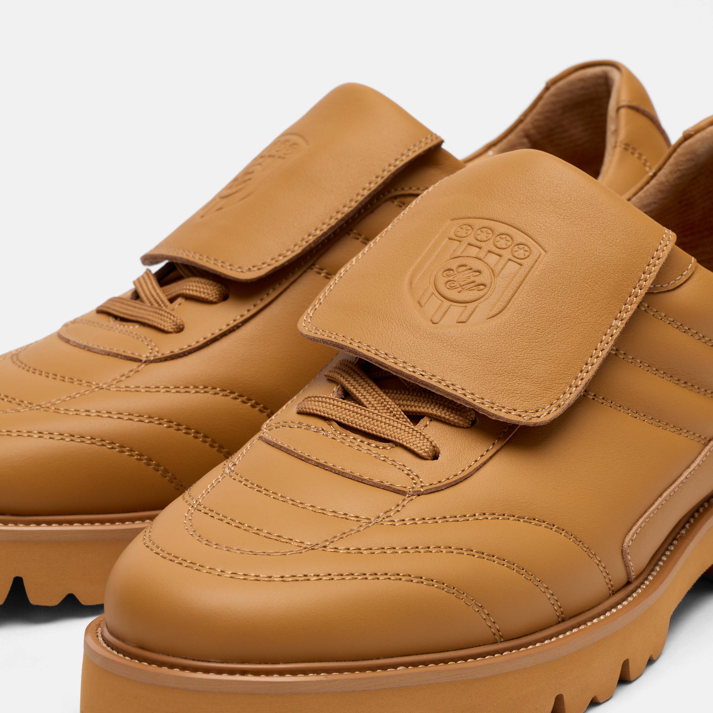 Johan Wheat Leather Lug Soccer Derbys